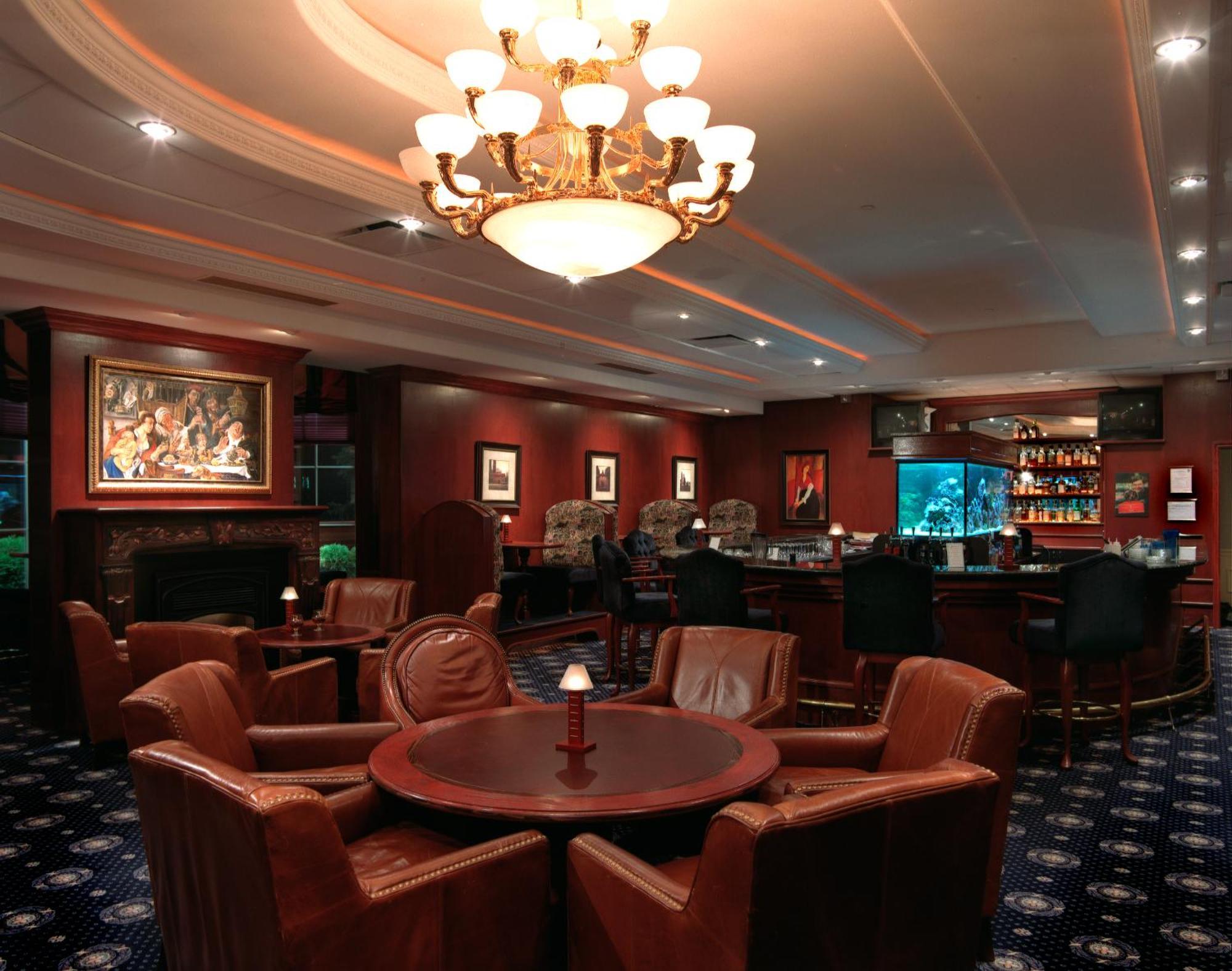 Chateau Louis Hotel & Conference Centre 에드먼턴 외부 사진